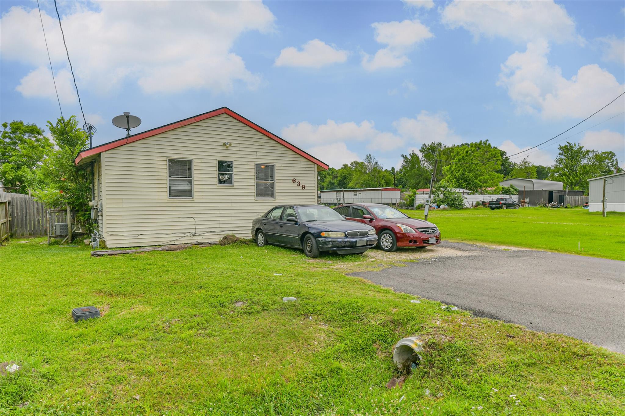 639 E St Charles DR