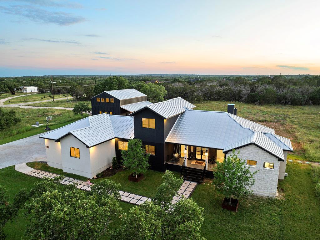 150 Wandering Oak CIR