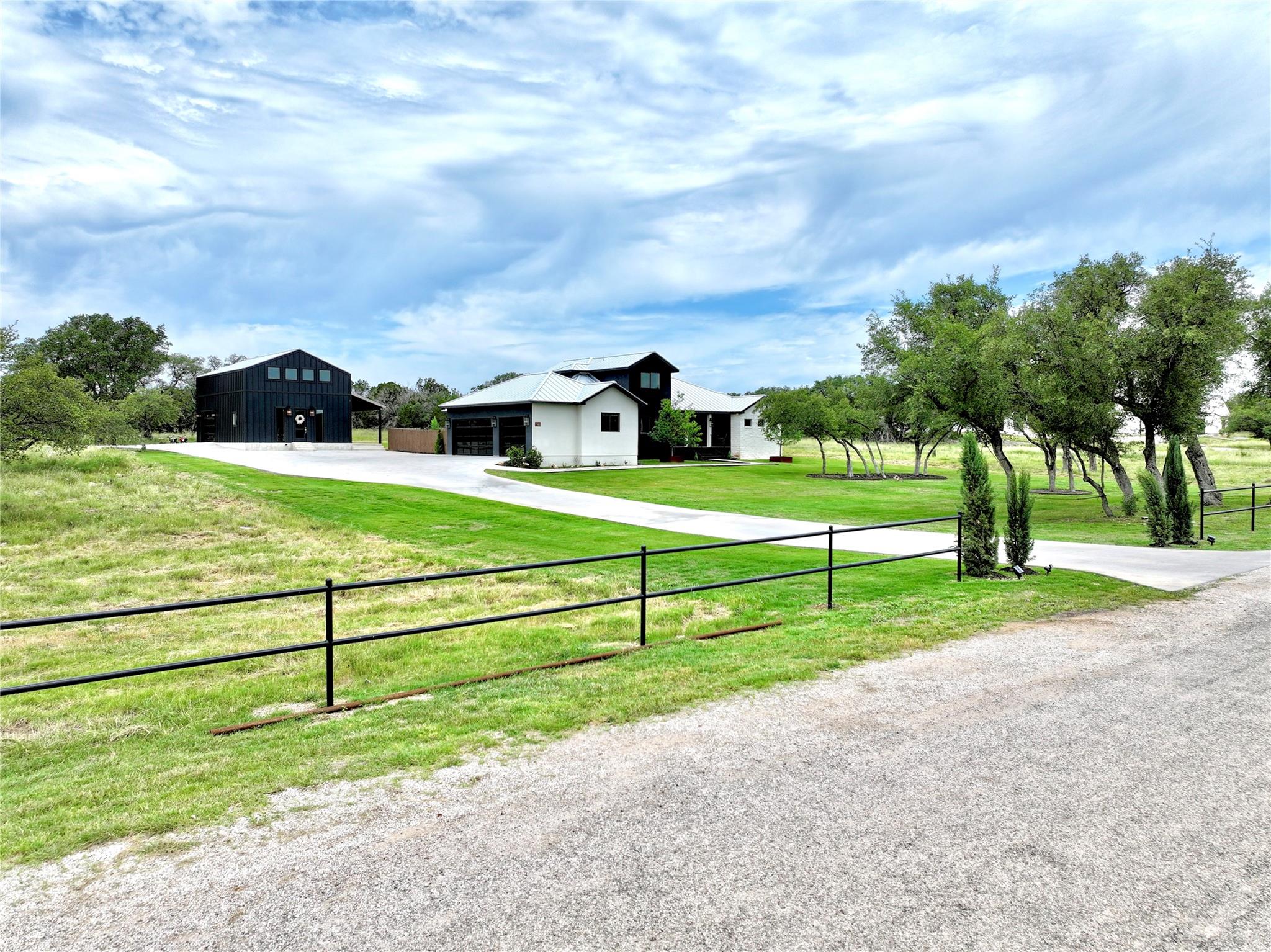 150 Wandering Oak CIR