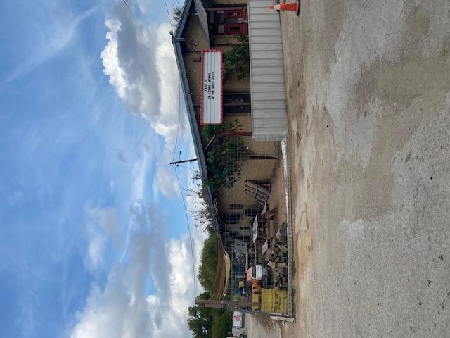 1700 S Interstate 35 Freeway S