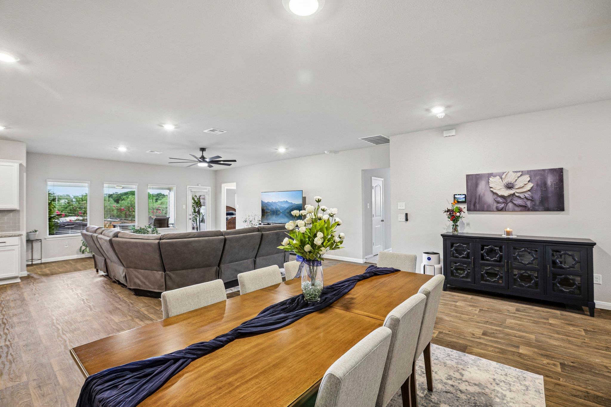 565 Apache Plum DR