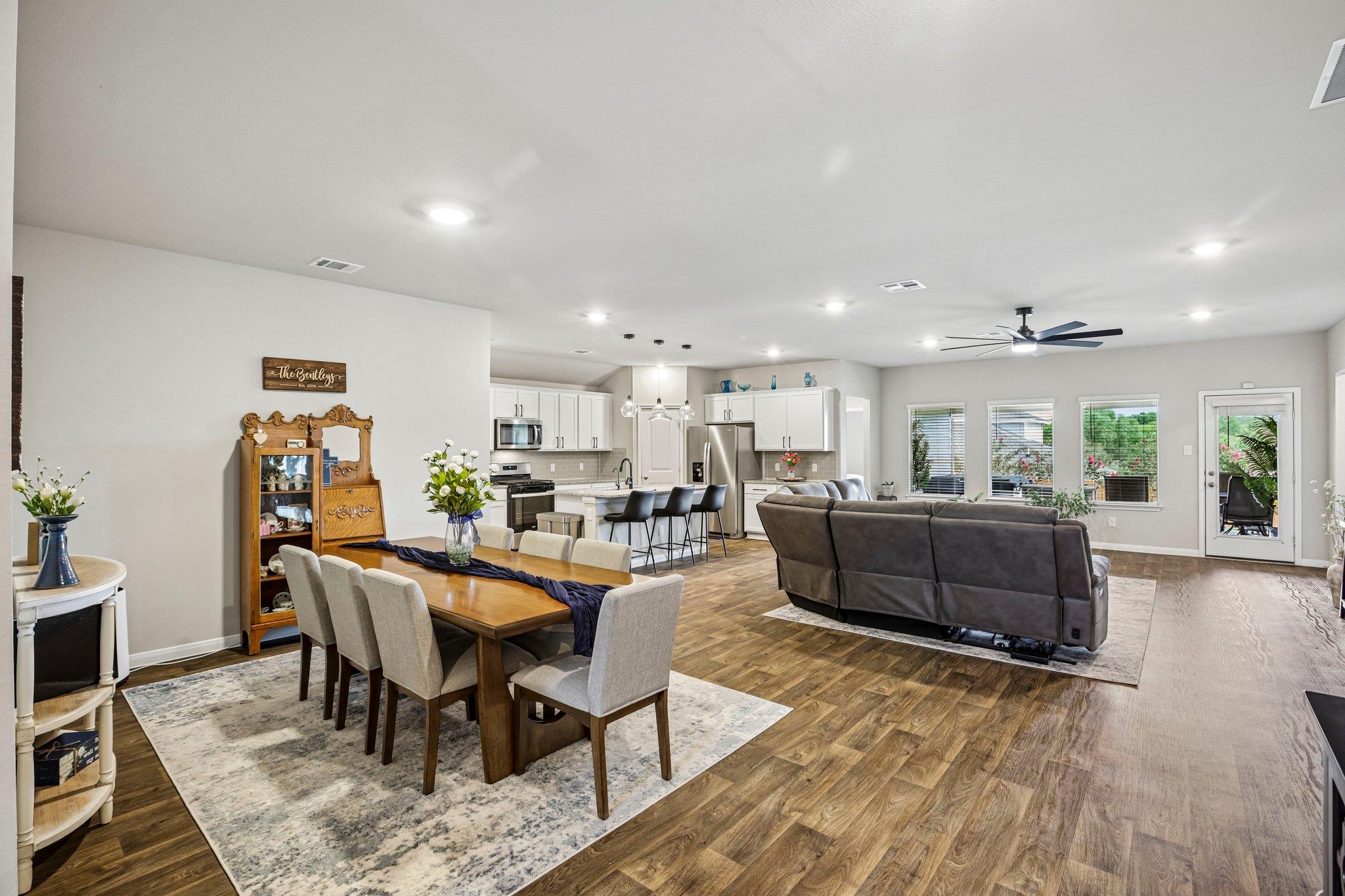 565 Apache Plum DR
