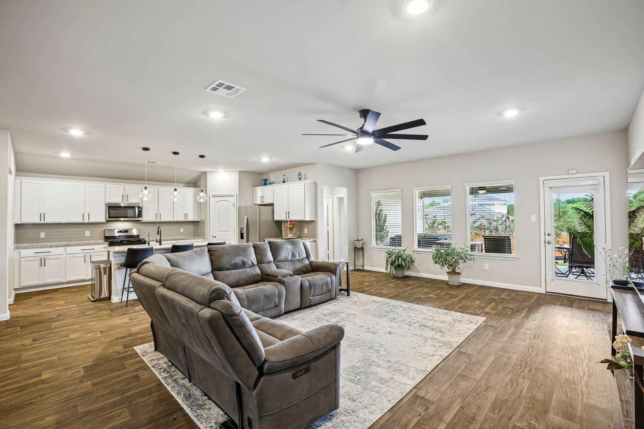 565 Apache Plum DR