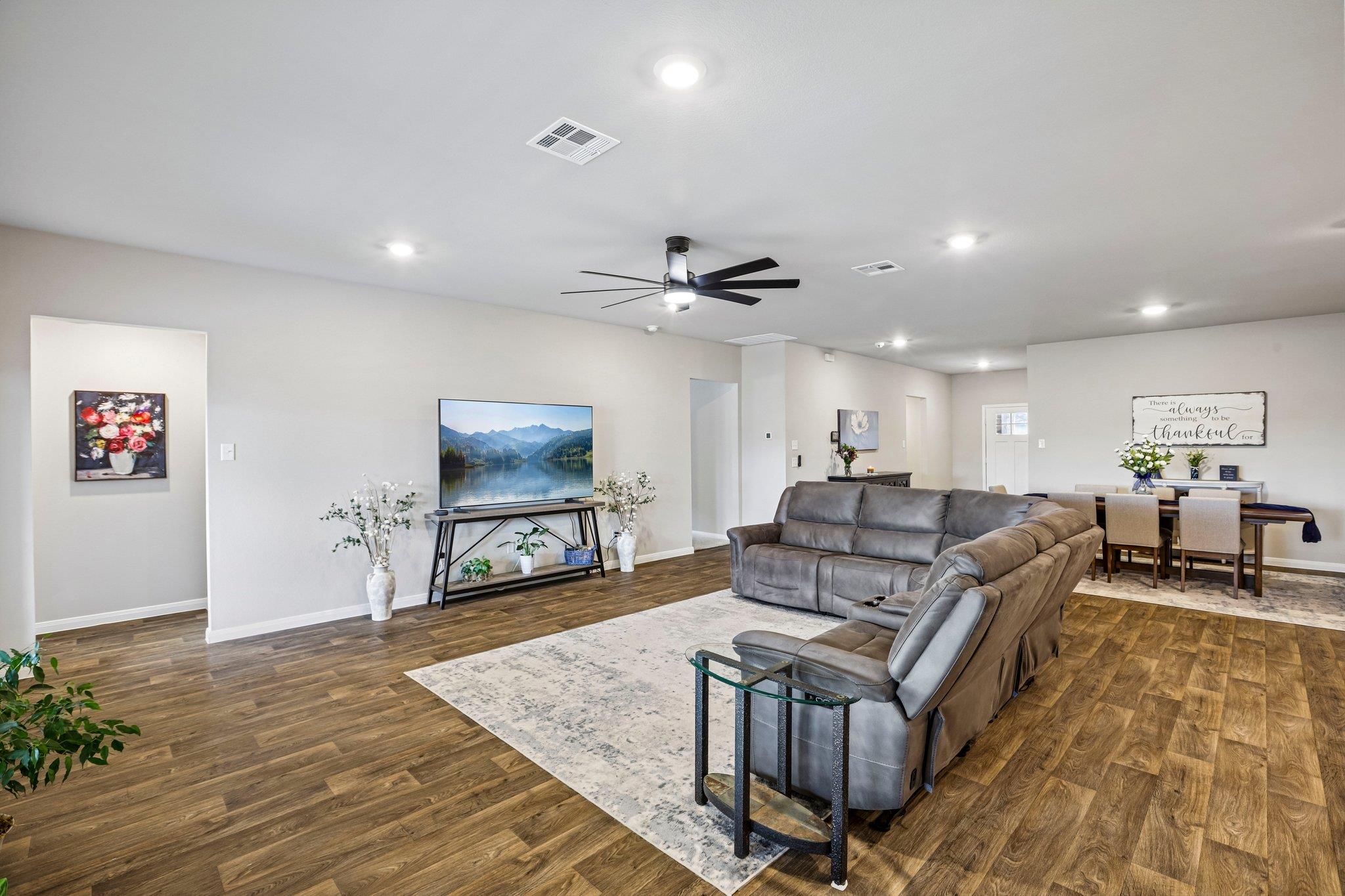 565 Apache Plum DR