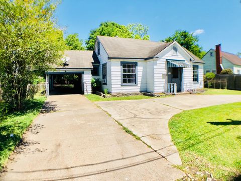 Photo of 1836 Rivercrest ST, Beaumont, TX 77703 (MLS # 3017621)