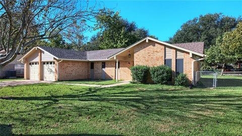 Photo of 1609 Castlewood CT, Taylor, TX 76574 (MLS # 1135638)