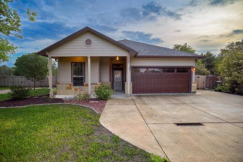 Photo of 129 Haliimaile LN, Bastrop, TX 78602 (MLS # 9653467)