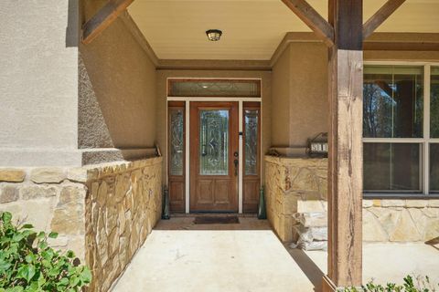 A home in Luling