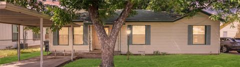 Photo of 803 E Avenue G Ave, Killeen, TX 76541 (MLS # 9856106)