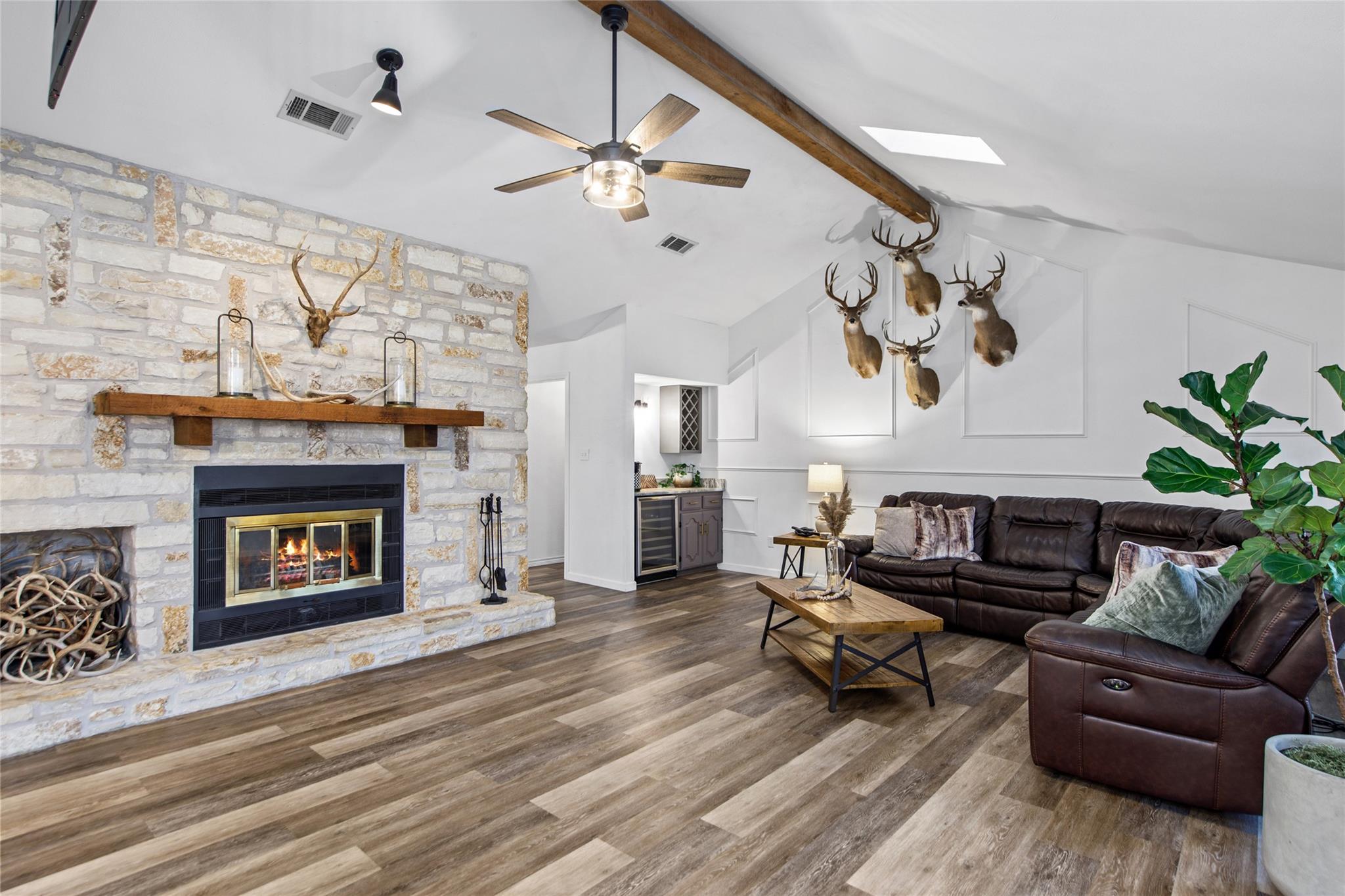 701 W Esparada DR