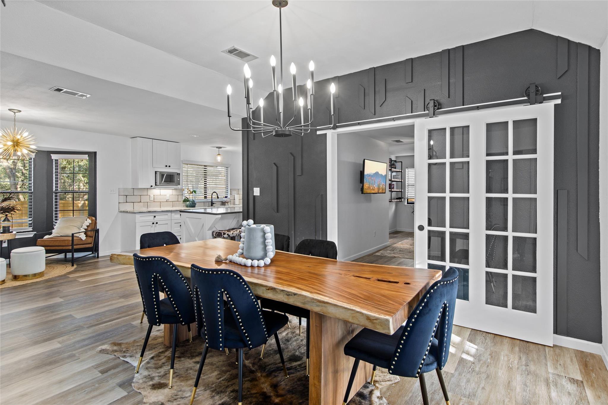 701 W Esparada DR