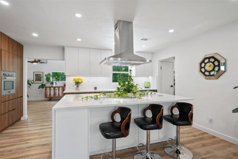 Photo of 3005 Leaning Oak CIR, Austin, TX 78704 (MLS # 3285163)