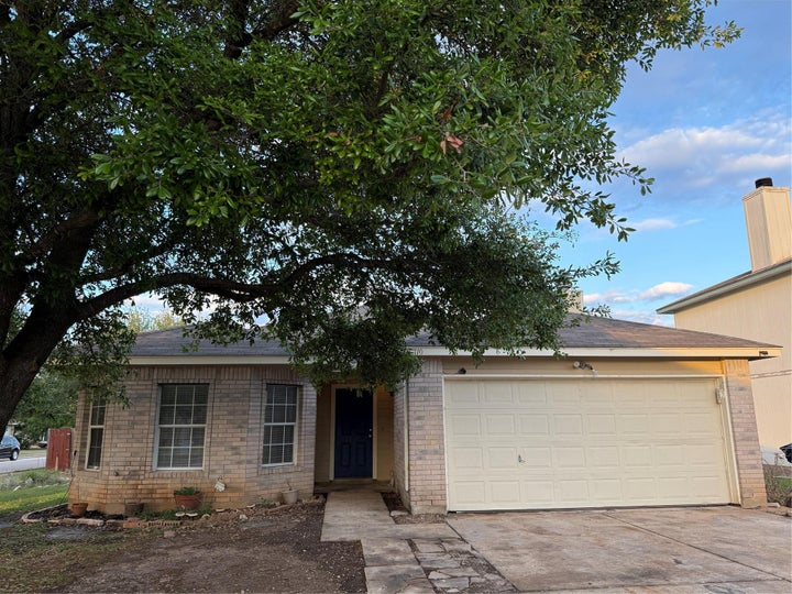 Photo 1 of 17 — 710 Eaglecreek DR, Leander, TX 78641