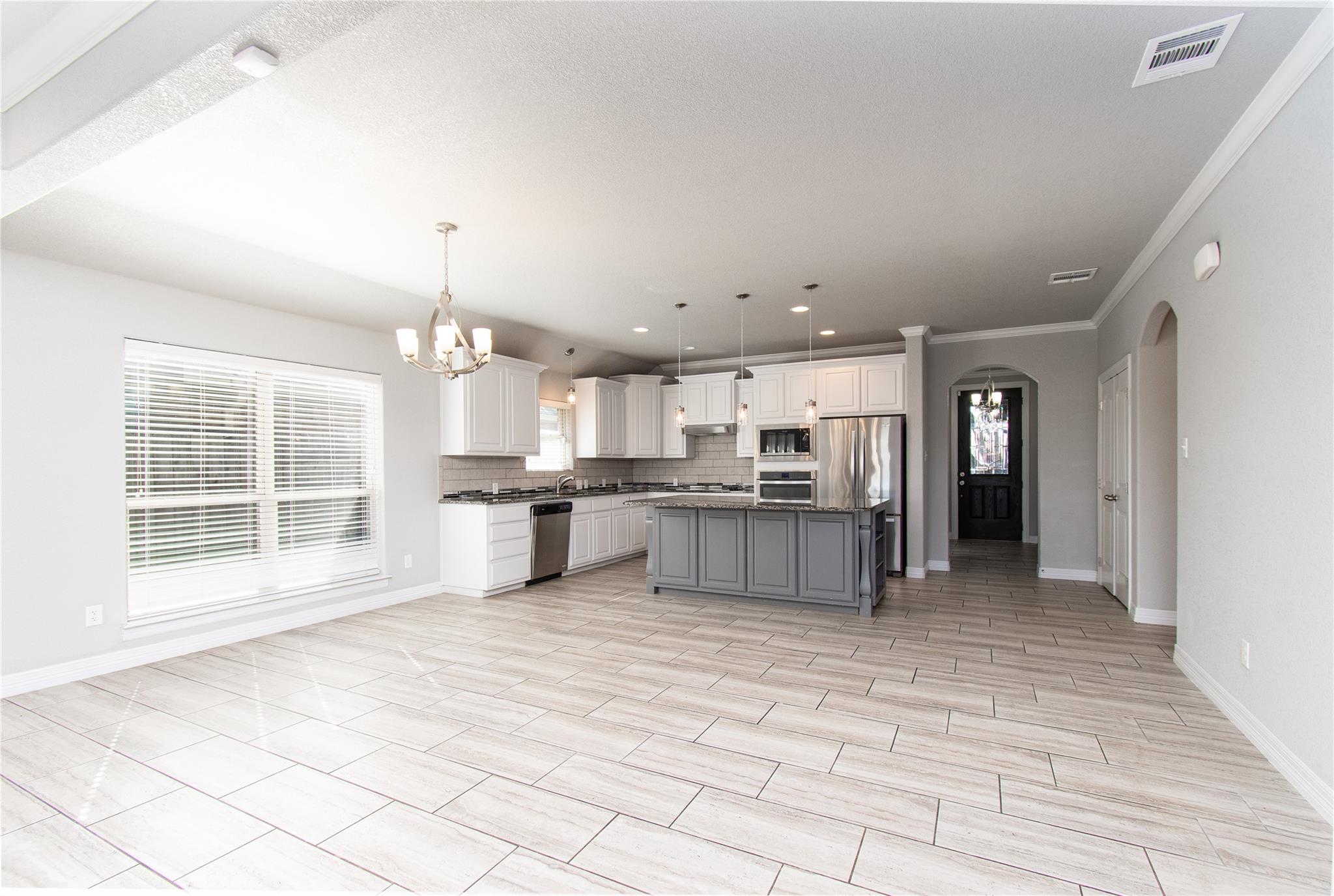 2909 Crystal Ann DR