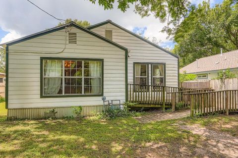 Photo of 5605 Tura LN, Austin, TX 78721 (MLS # 2413625)