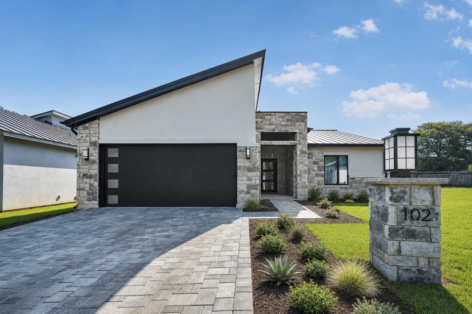 102 Menard CT