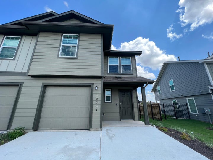 Photo 1 of 18 — 12204 Scarlet Sleeve WAY, Del Valle, TX 78617