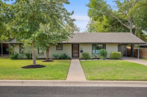 Photo of 1601 Ashberry DR, Austin, TX 78723 (MLS # 8126631)