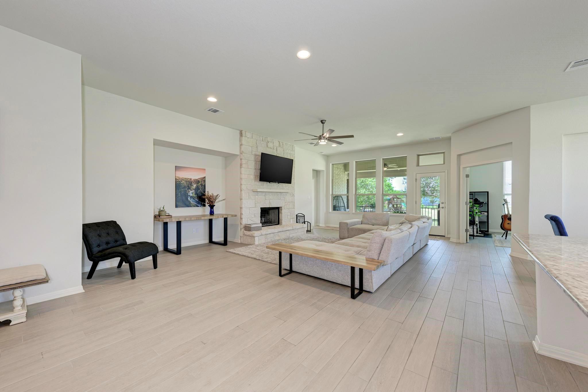 104 Black Talon LN