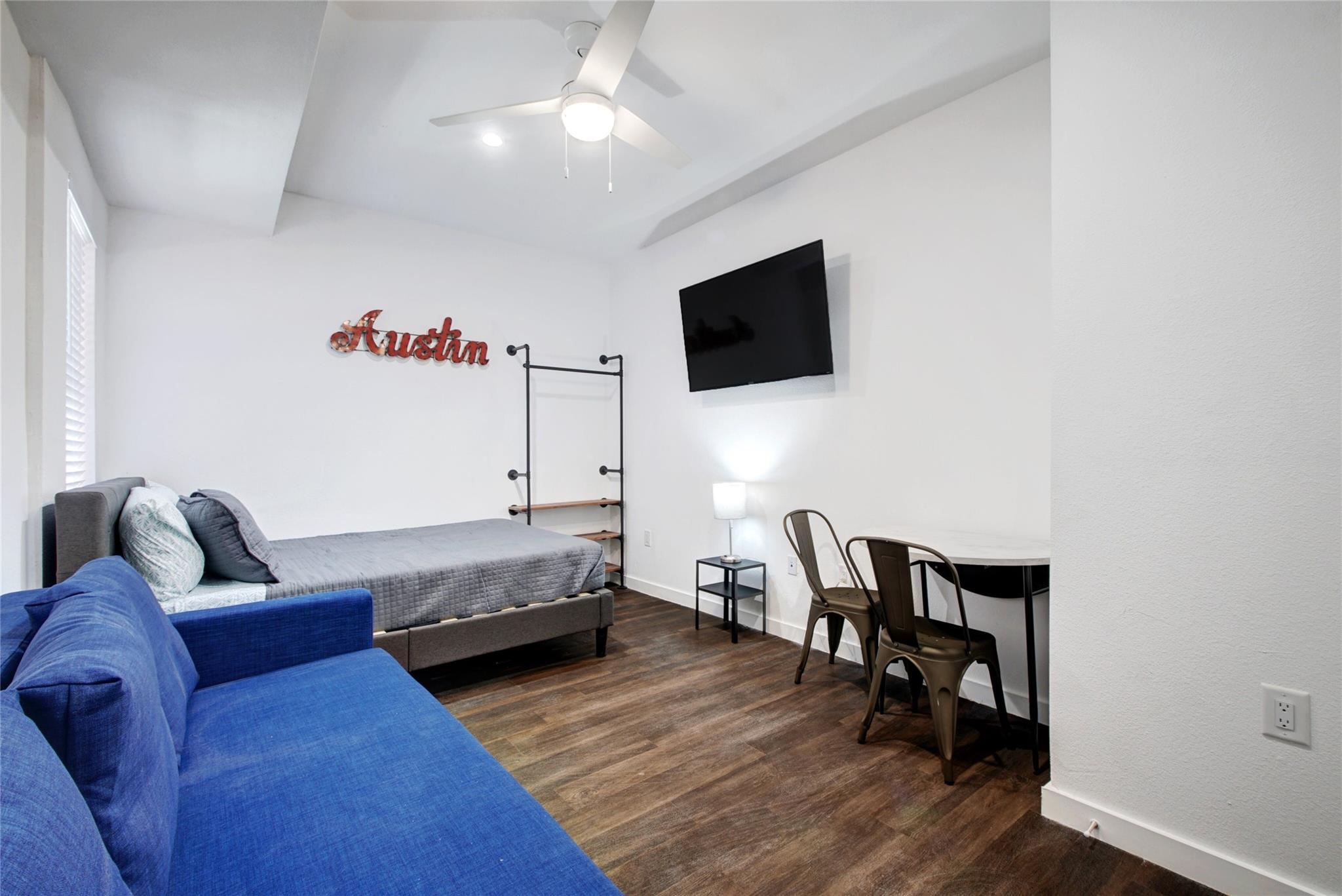 Photo 1 of 4 — 1010 W 26th ST 606, Austin, TX 78705