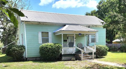 A home in Schulenburg