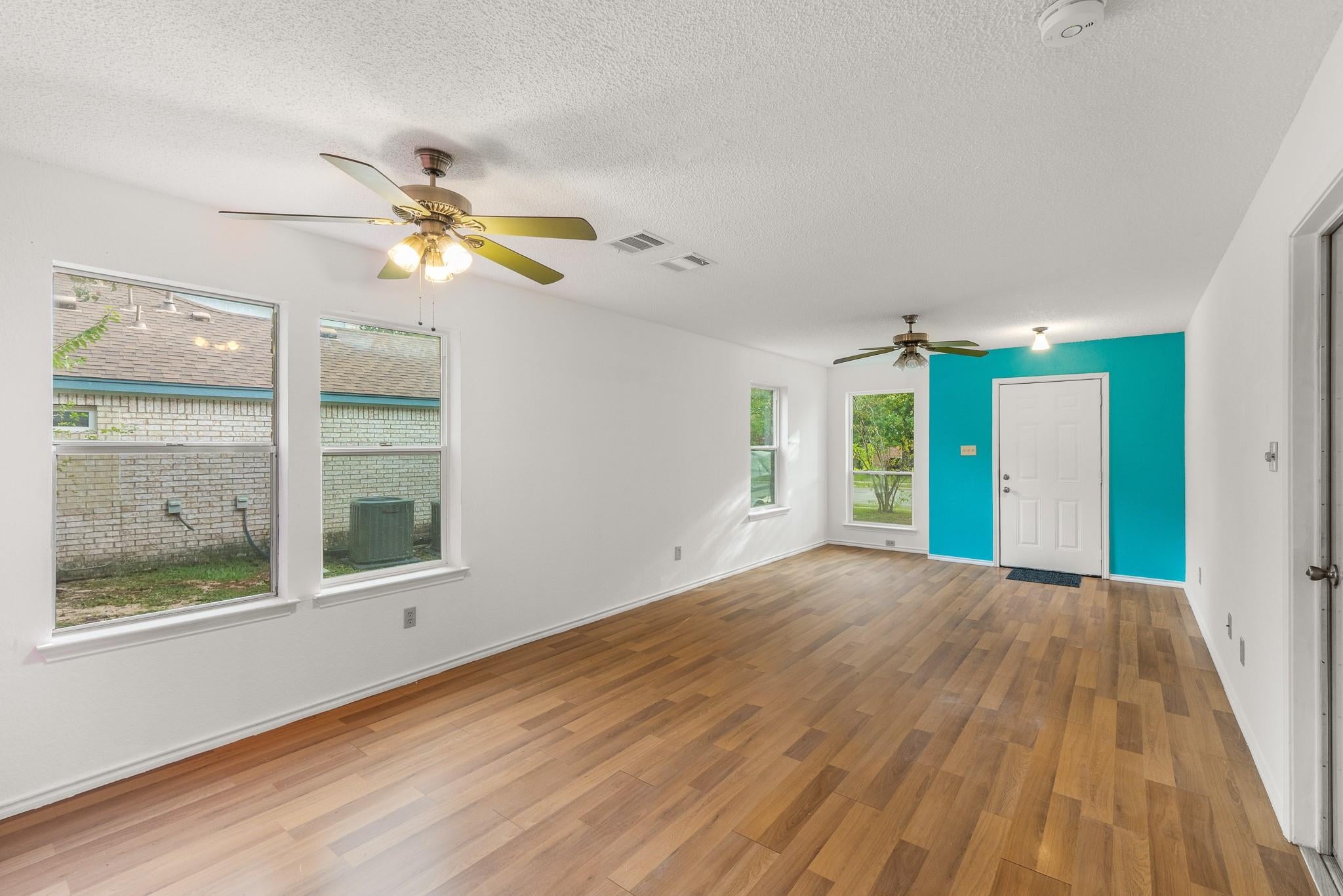 806 Cactus Bend DR