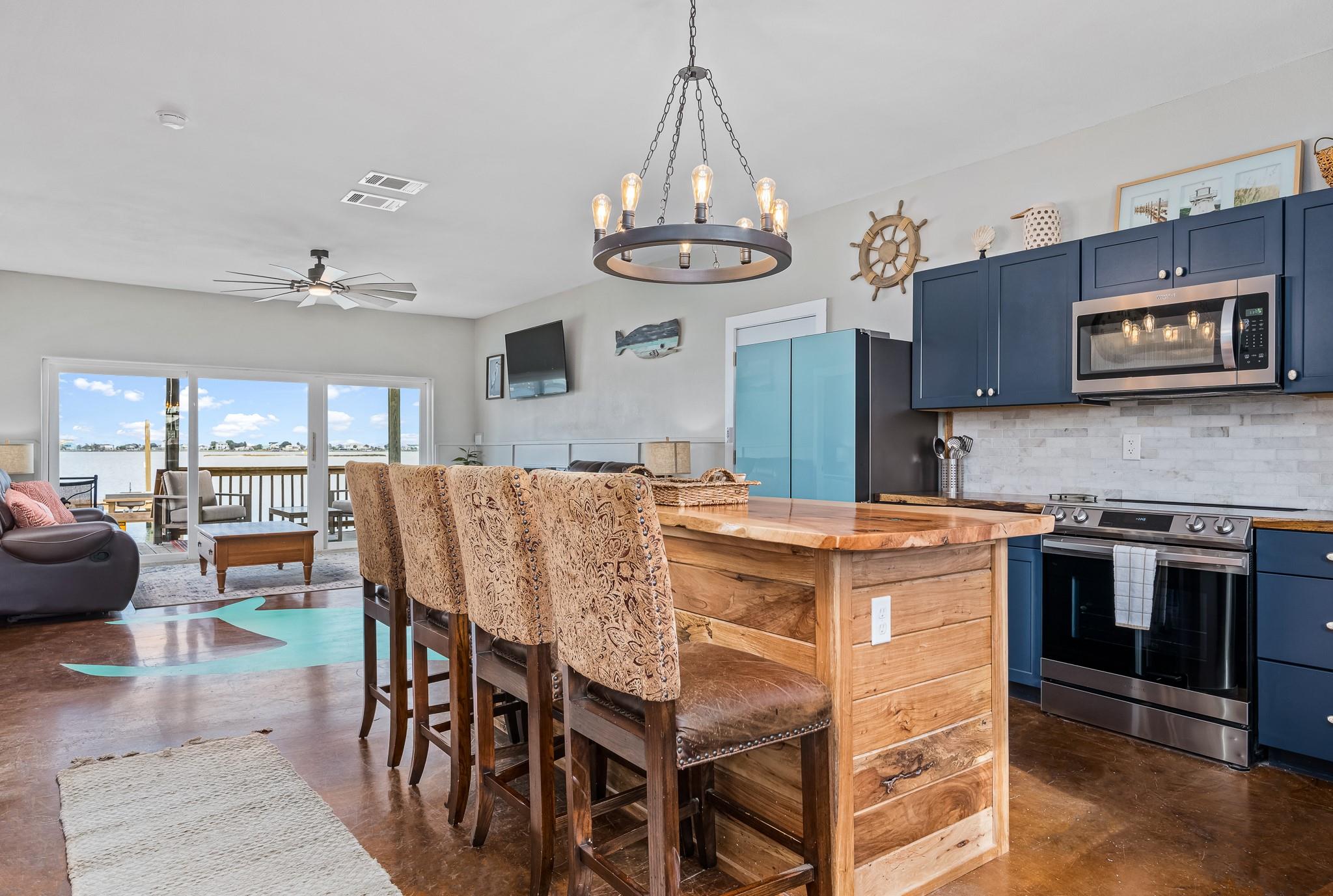 139 Lakeshore DR