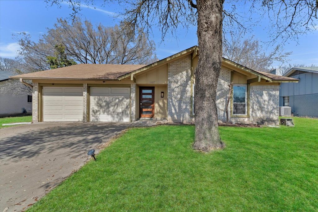 Photo of 1467 S Meadows DR, Austin, TX 78758 (MLS # 8580314)