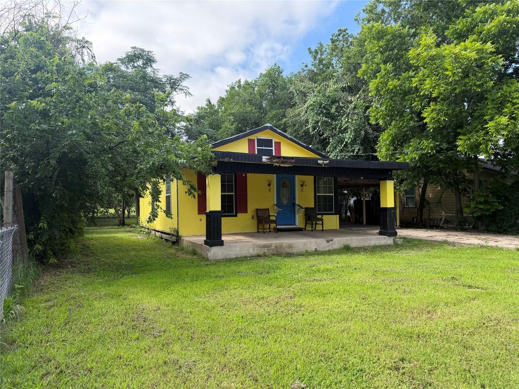 Photo of 506 Ruddy ST, Lockhart, TX 78644 (MLS # 4758304)