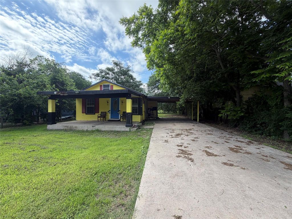 Photo of 506 Ruddy ST, Lockhart, TX 78644 (MLS # 4758304)