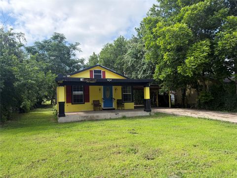 Photo of 506 Ruddy ST, Lockhart, TX 78644 (MLS # 4758304)