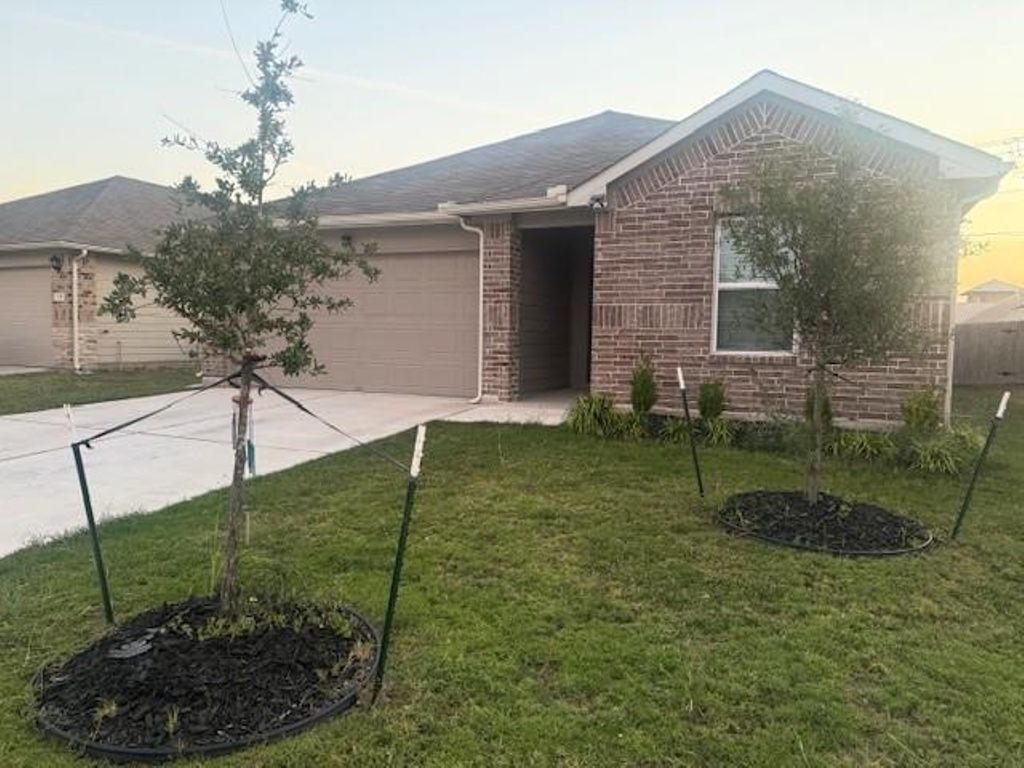 Photo of 307 Abbey LN, Lockhart, TX 78644 (MLS # 8118584)