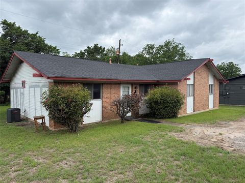 1303 Falcon CV Austin TX 78745