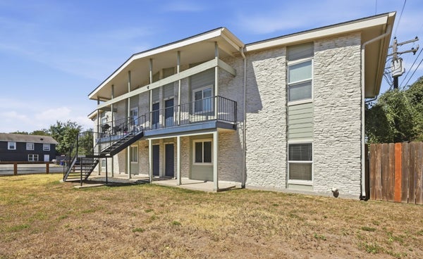 1904 HEARTHSTONE DR APT 201, AUSTIN, TX 78757 - Image ffca00484940b8d77f92ca9b12d07eee/462627075