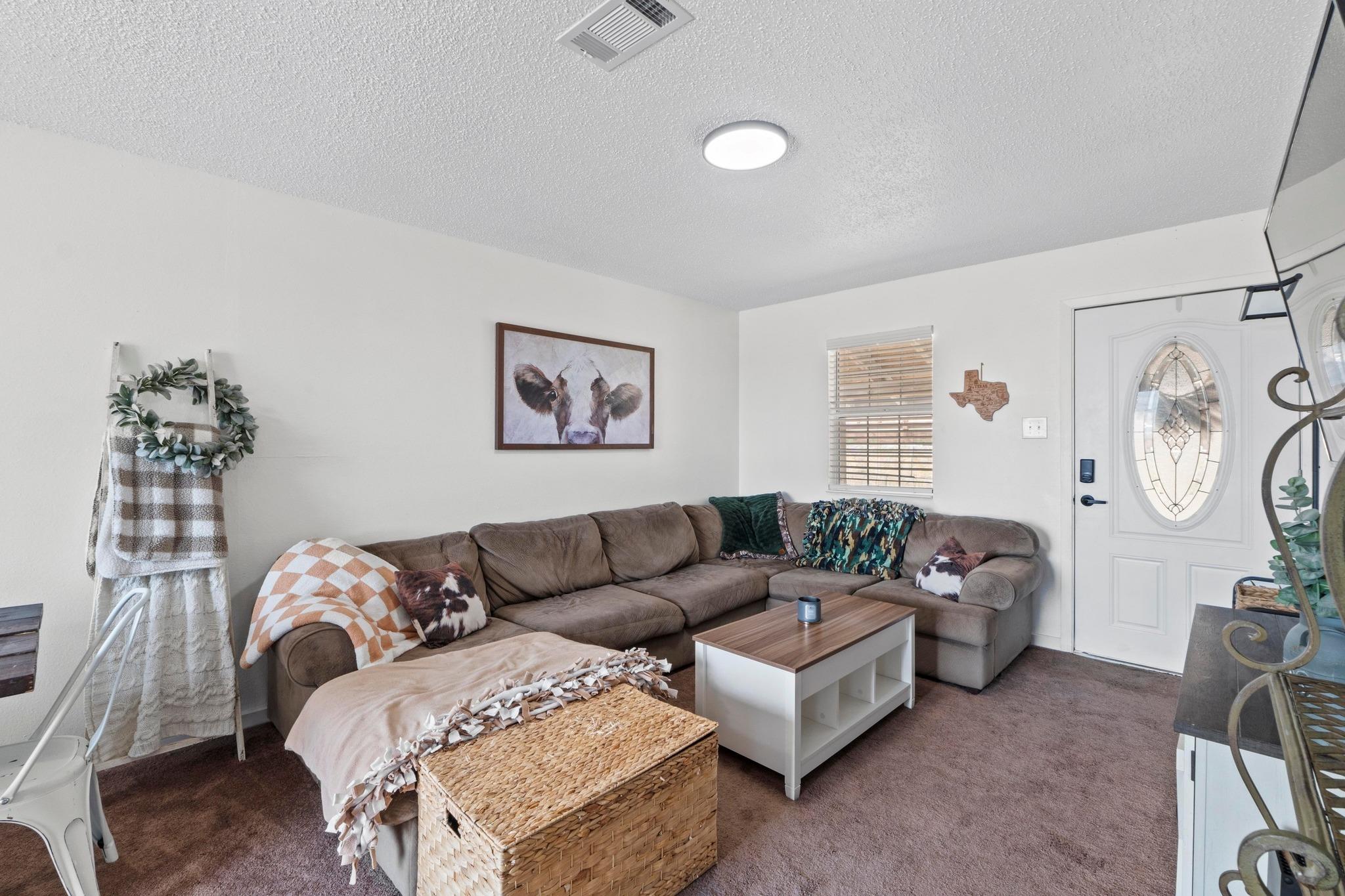 8104 Bronco LN