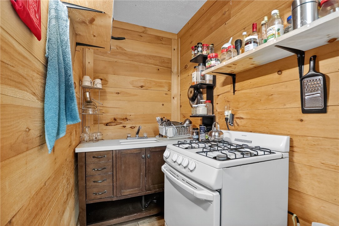 Holbrook, Pennsylvania 15341, United States, 1 Bedroom Bedrooms, ,1 BathroomBathrooms,Residential,Active,191019