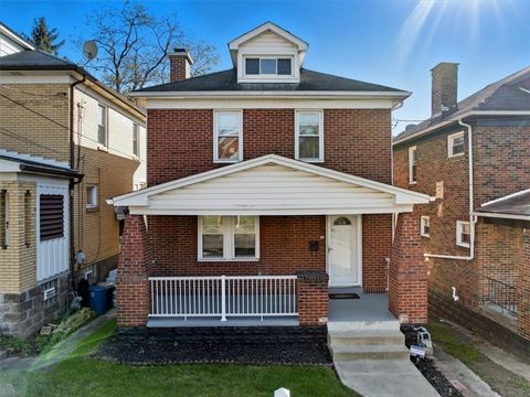 Photo of 42 Queenston St, Pittsburgh, PA 15210 (MLS # 1725320)