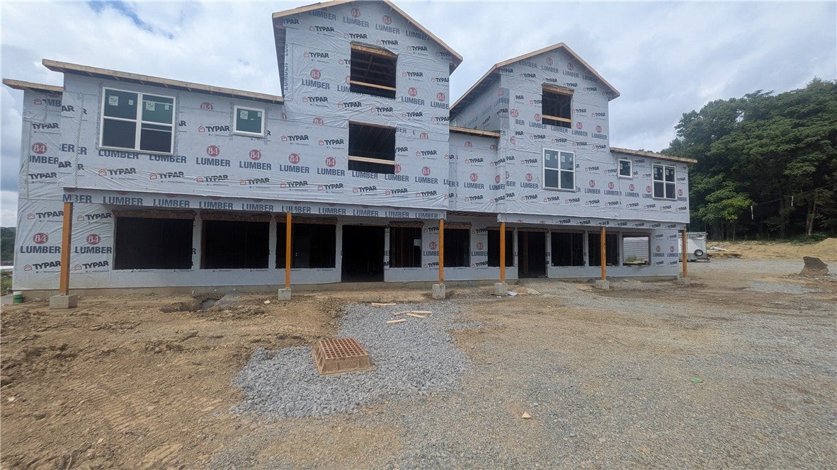 116 N Perry Highway