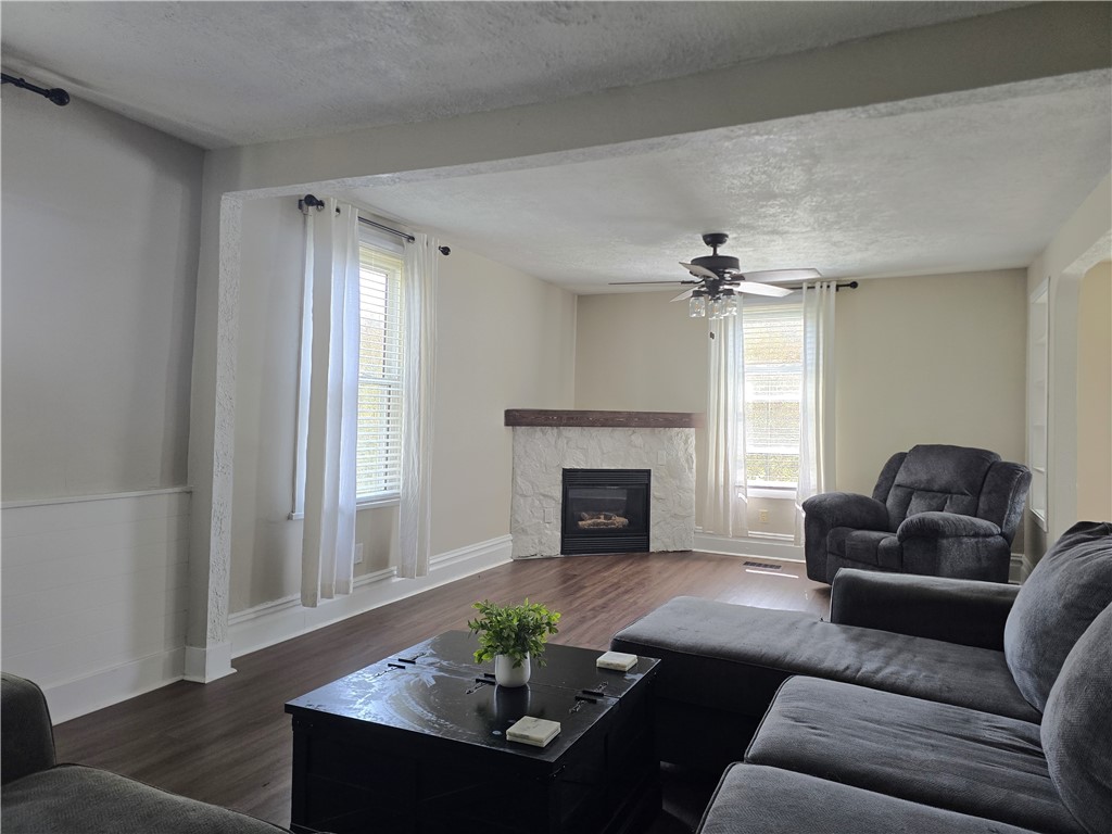 Center Twp, Pennsylvania 16001, United States, 2 Bedrooms Bedrooms, ,2 BathroomsBathrooms,Residential,Active,212315