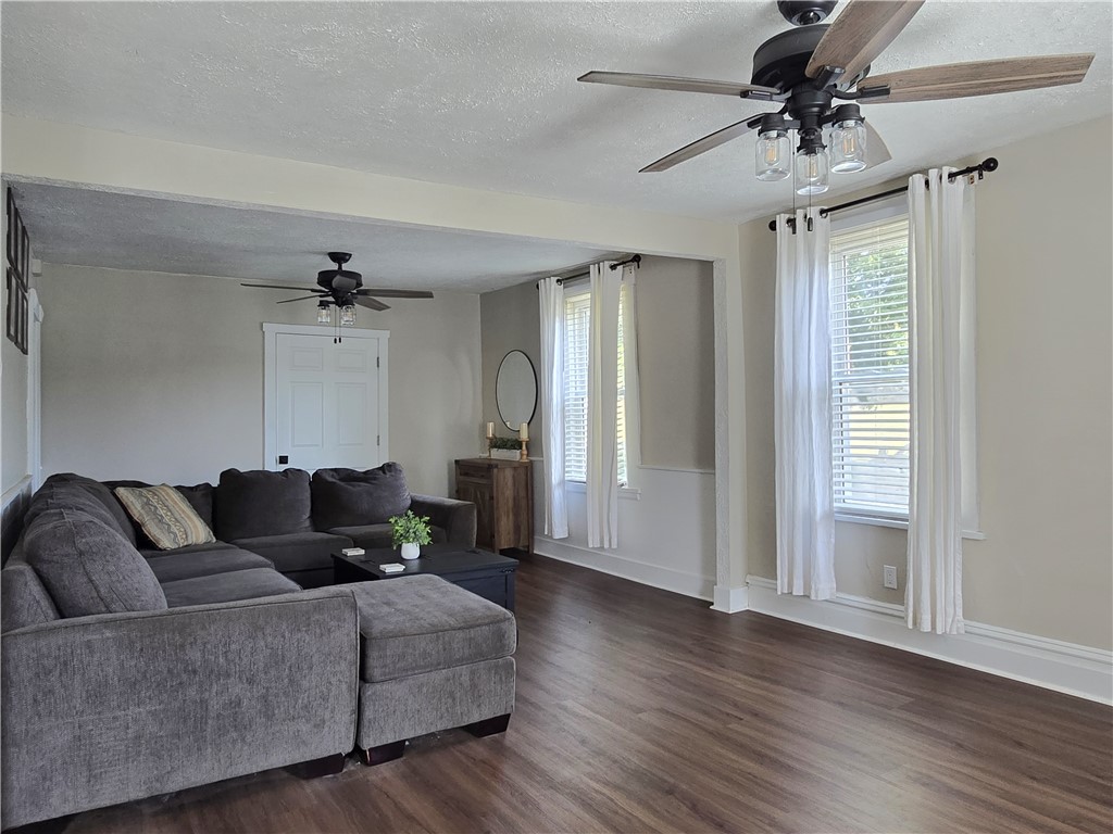 Center Twp, Pennsylvania 16001, United States, 2 Bedrooms Bedrooms, ,2 BathroomsBathrooms,Residential,Active,212315