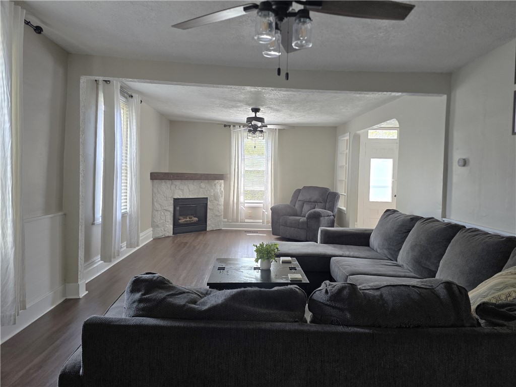 Center Twp, Pennsylvania 16001, United States, 2 Bedrooms Bedrooms, ,2 BathroomsBathrooms,Residential,Active,212315