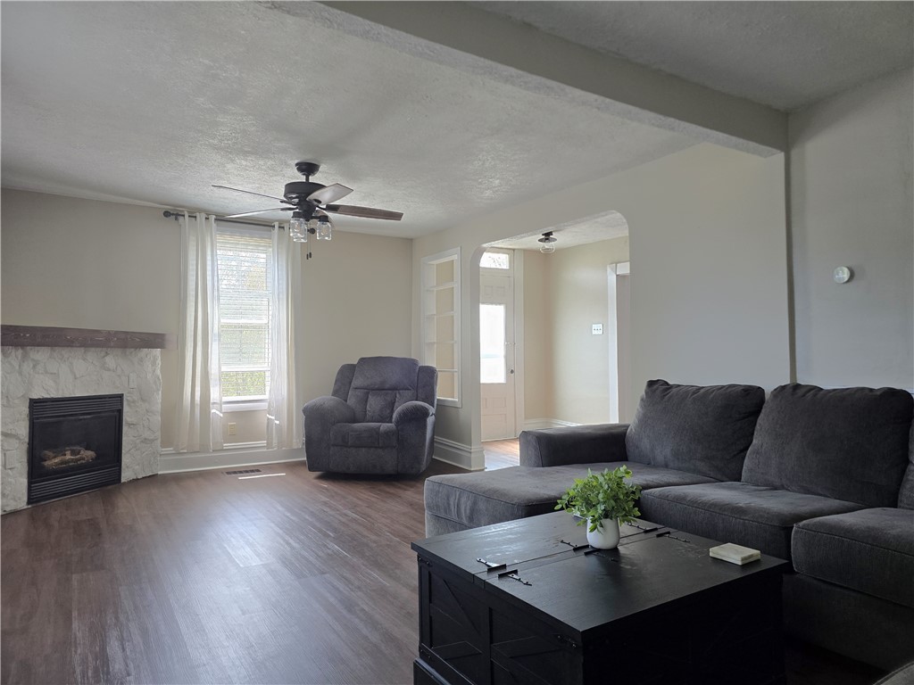 Center Twp, Pennsylvania 16001, United States, 2 Bedrooms Bedrooms, ,2 BathroomsBathrooms,Residential,Active,212315