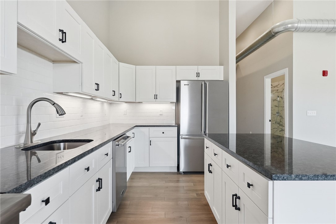 3809 Liberty Ave 401