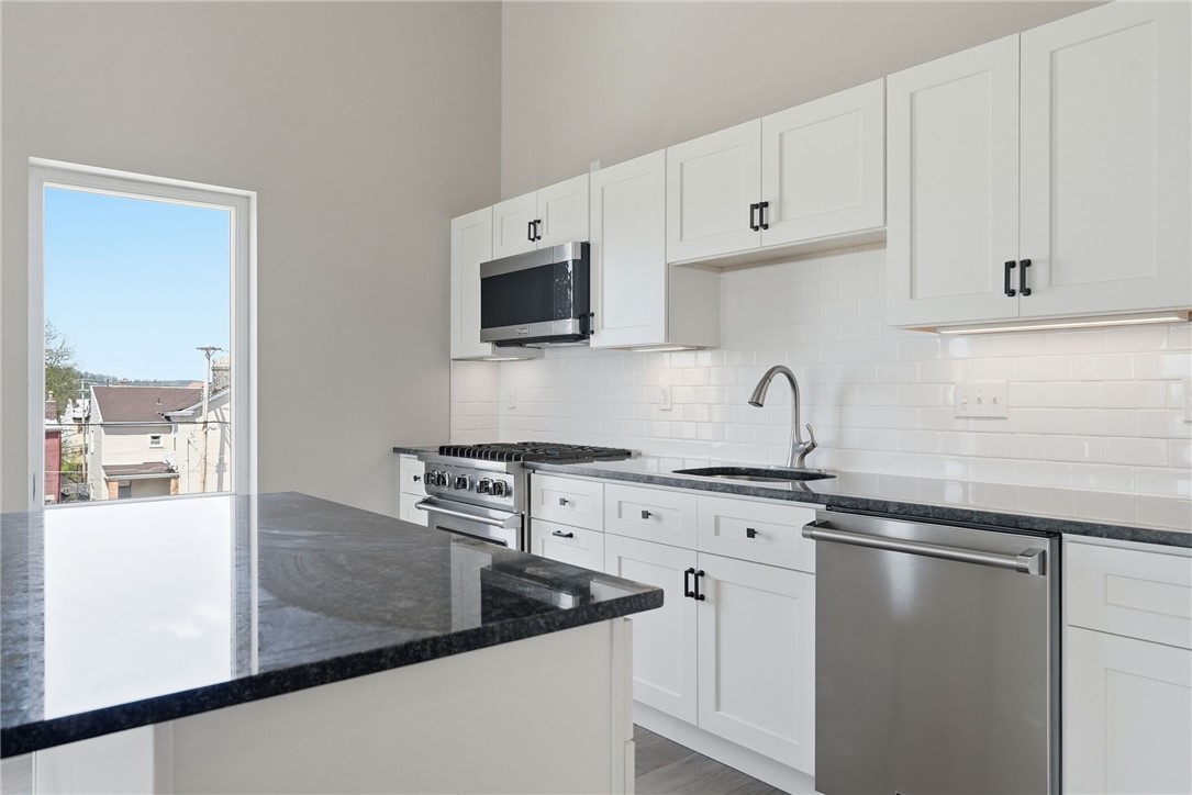 3809 Liberty Ave 401