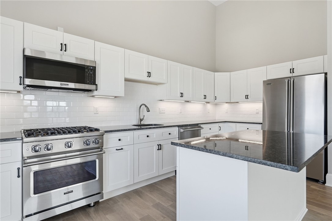 3809 Liberty Ave 401