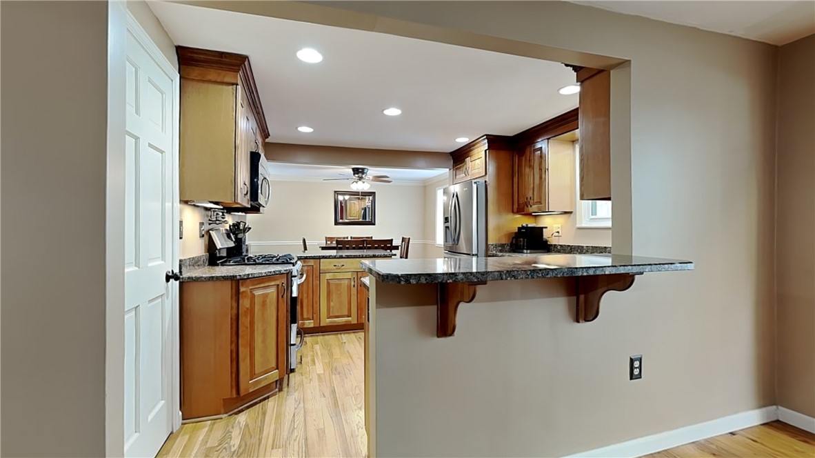 Ross Twp, Pennsylvania 15237, United States, 4 Bedrooms Bedrooms, ,3 BathroomsBathrooms,Residential,Pending,12080