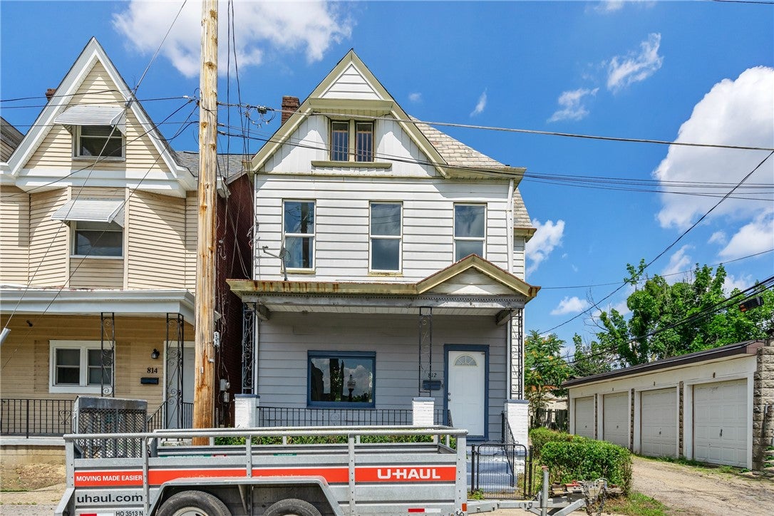 812 Ernie St