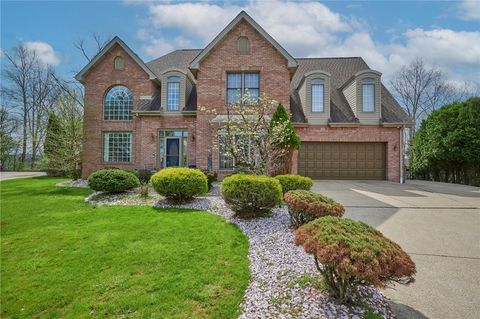 Photo of 133 Stevens Ridge Dr, Clairton, PA 15025 (MLS # 1748952)