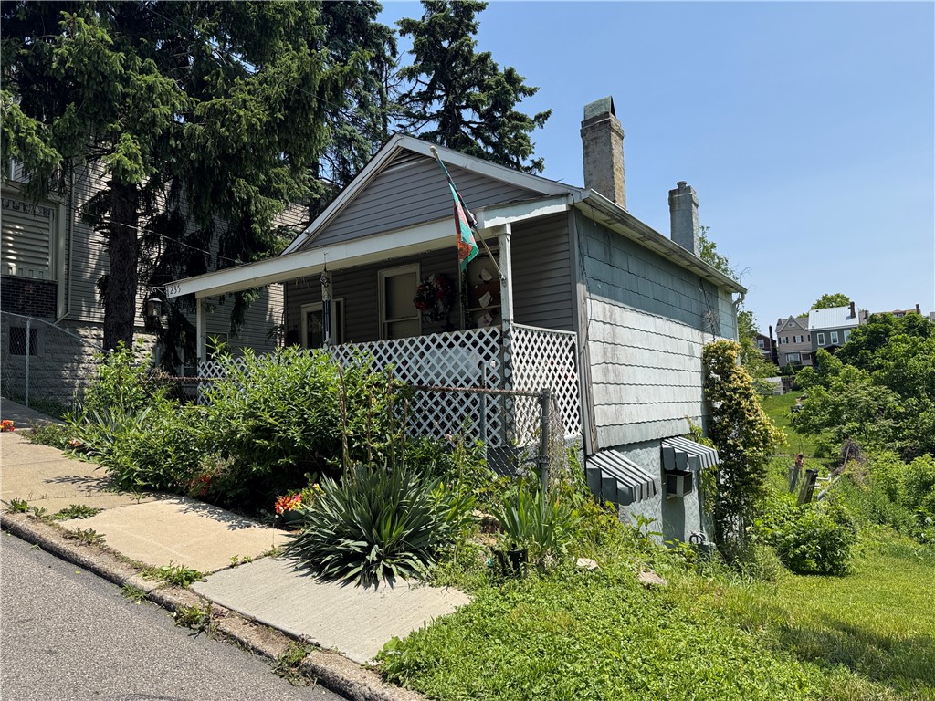 235 Fernleaf St