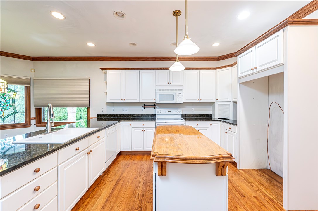 Mt Pleasant Twp, Pennsylvania 15666, United States, 3 Bedrooms Bedrooms, ,3 BathroomsBathrooms,Residential,Active,228880